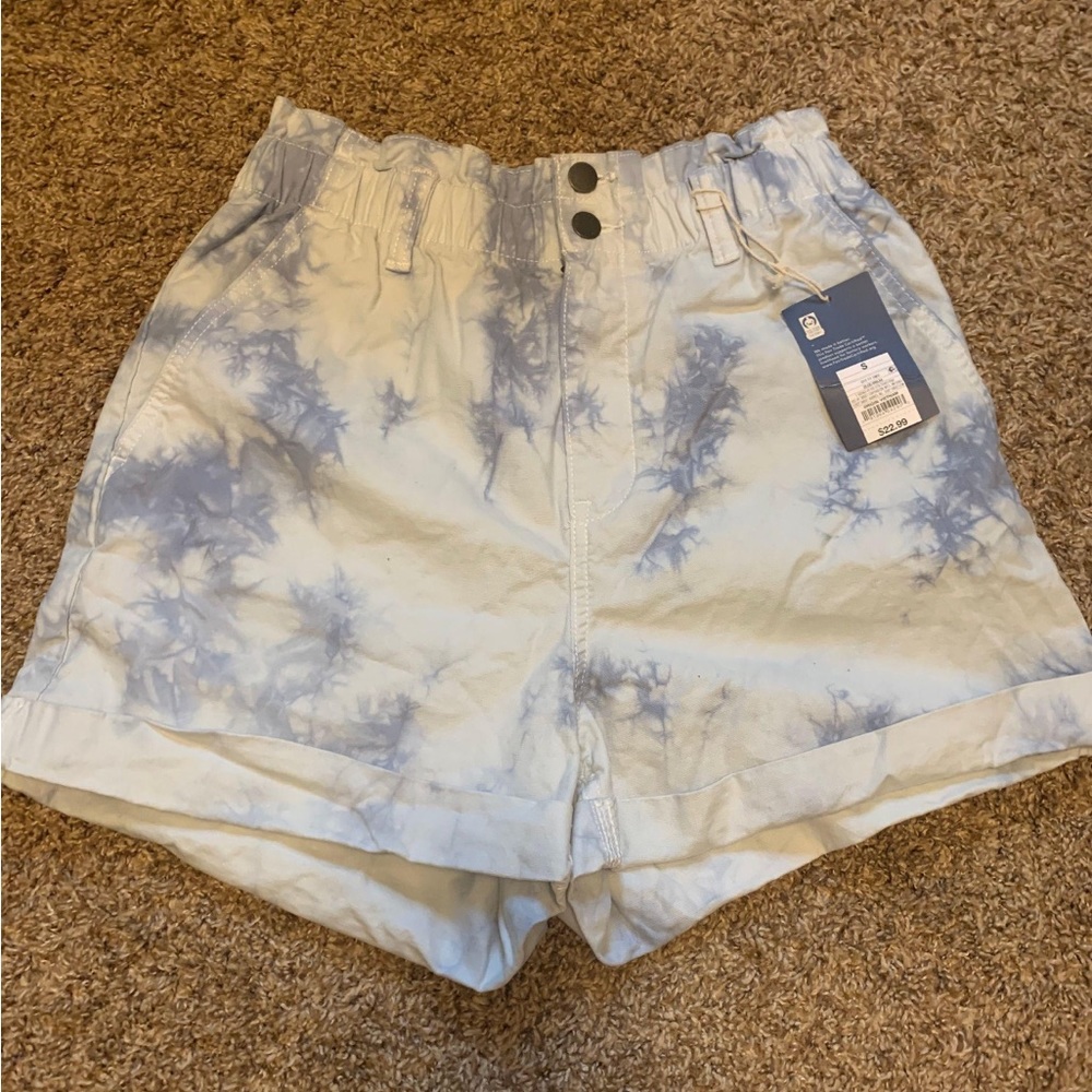 Universal Thread Cloud Ombré Shorts